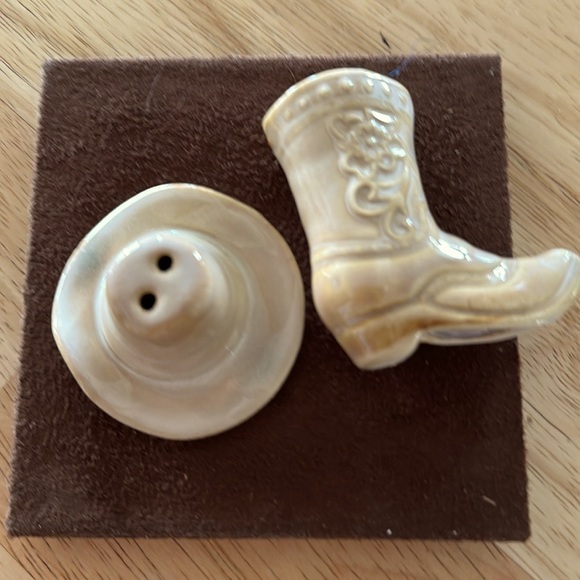 WESTERN TABLE SALT & PEPPER NWOT - Picture 2 of 3